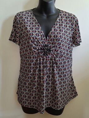 GEORGE  Short-sleeve blouse with a V-neck design and geometric print  Size L